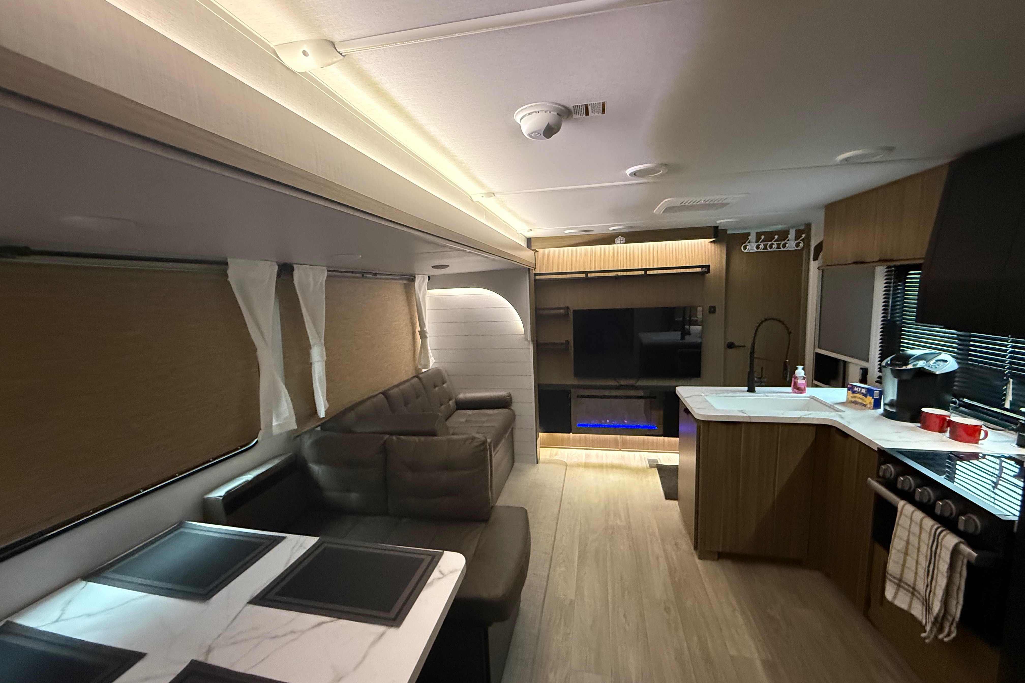 Luxury Family Bunkhouse Travel Trailer Sleeps 10