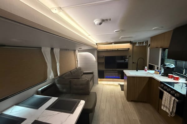 Luxury Family Bunkhouse Travel Trailer Sleeps 10