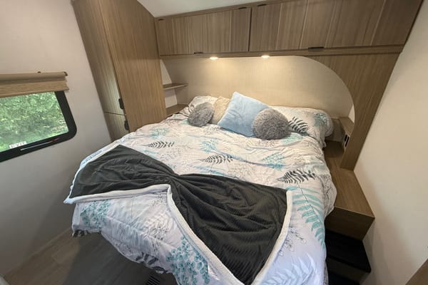 Luxury Family Bunkhouse Travel Trailer Sleeps 10