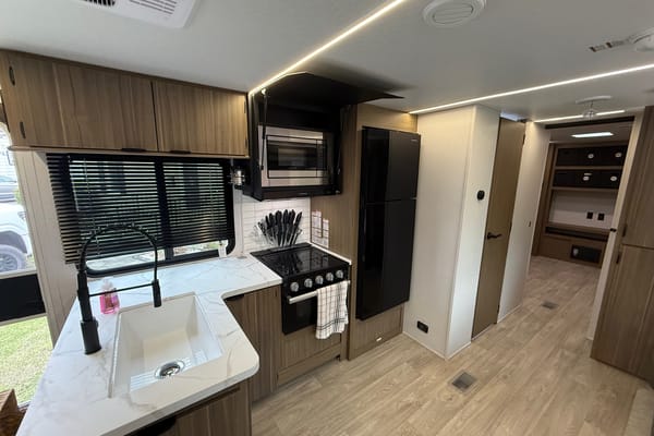 Luxury Family Bunkhouse Travel Trailer Sleeps 10