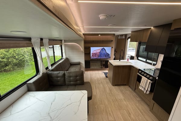 Luxury Family Bunkhouse Travel Trailer Sleeps 10