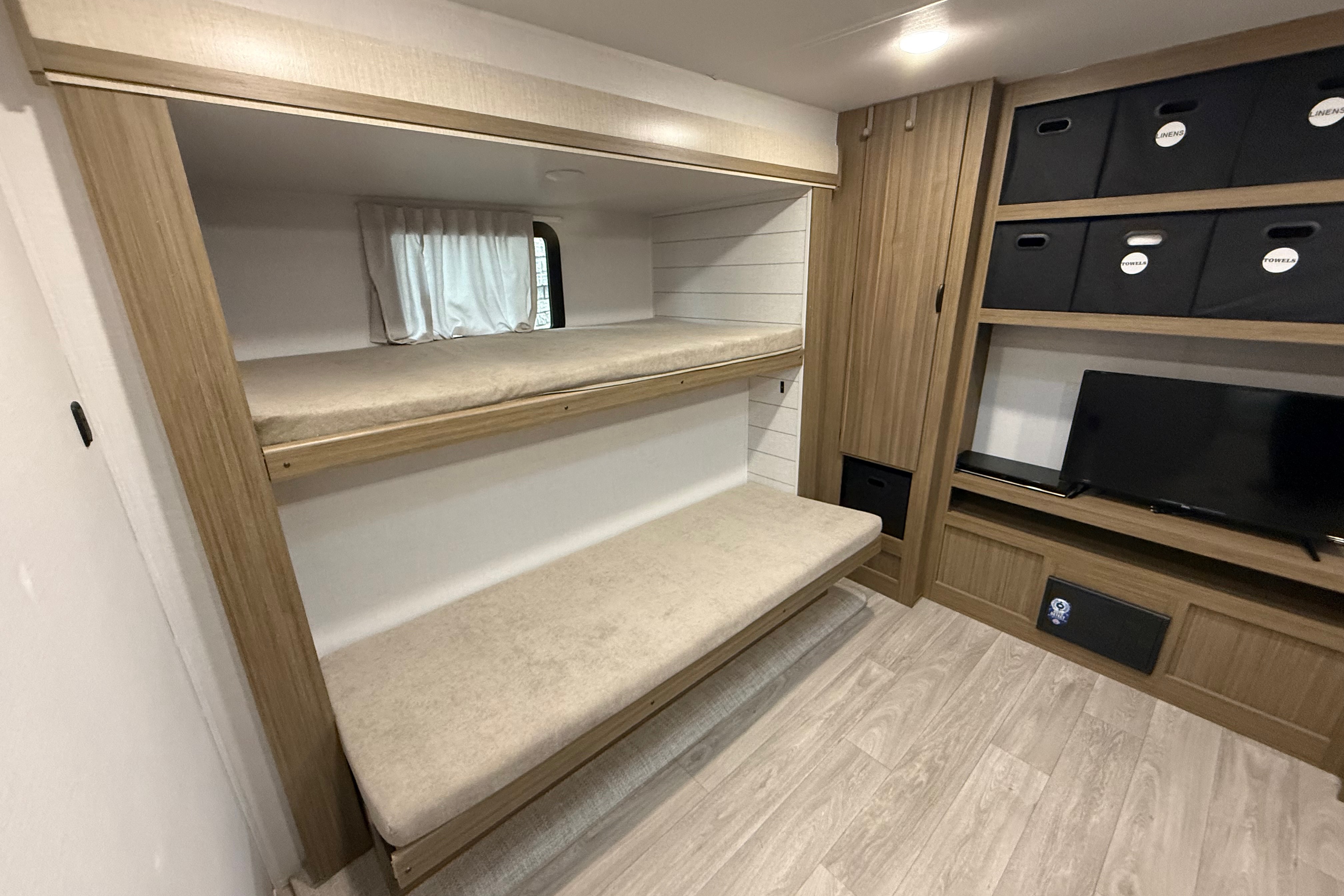 Luxury Family Bunkhouse Travel Trailer Sleeps 10