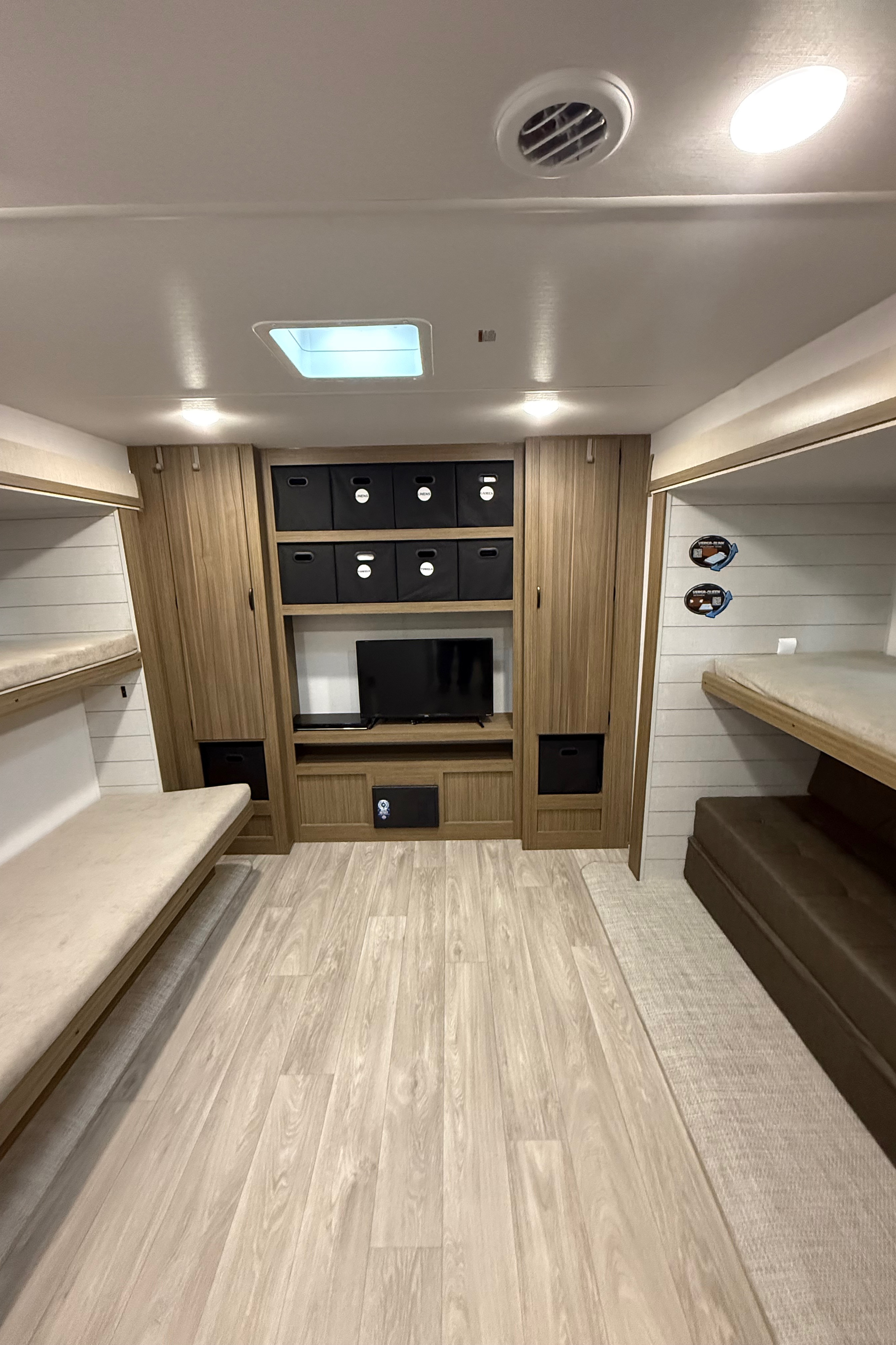 Luxury Family Bunkhouse Travel Trailer Sleeps 10