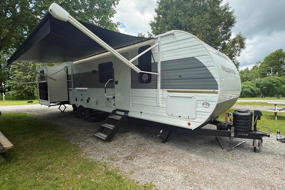 Luxury Family Bunkhouse Travel Trailer Sleeps 10