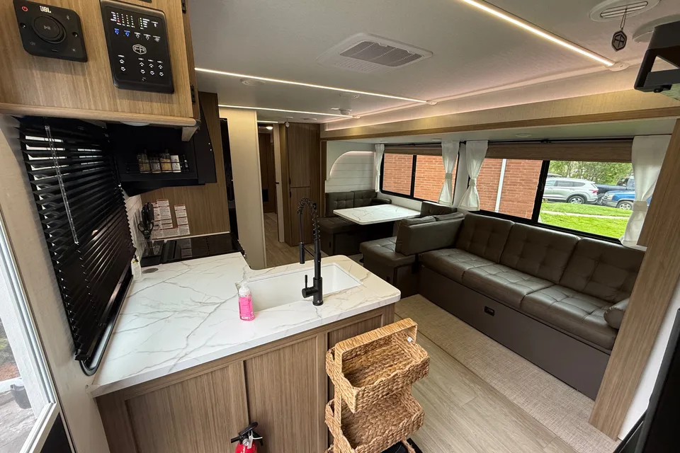 Luxury Family Bunkhouse Travel Trailer Sleeps 10