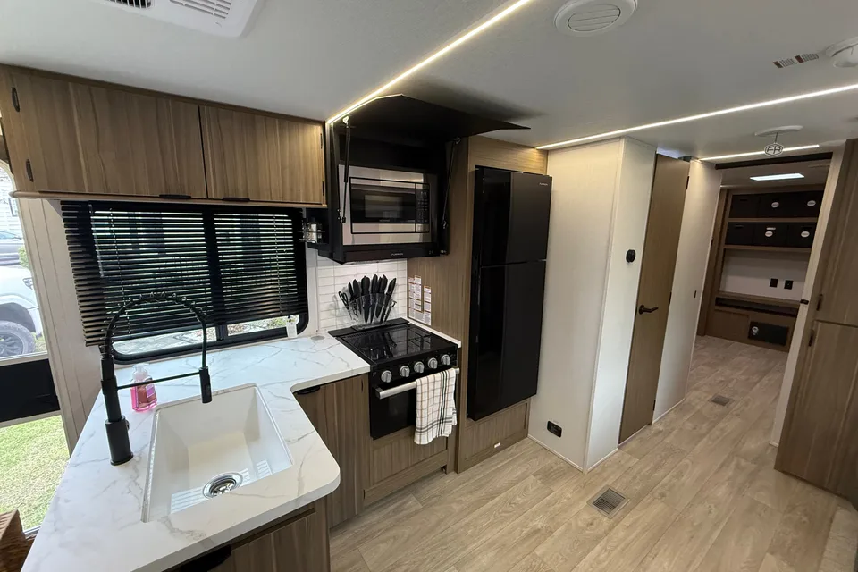 Luxury Family Bunkhouse Travel Trailer Sleeps 10