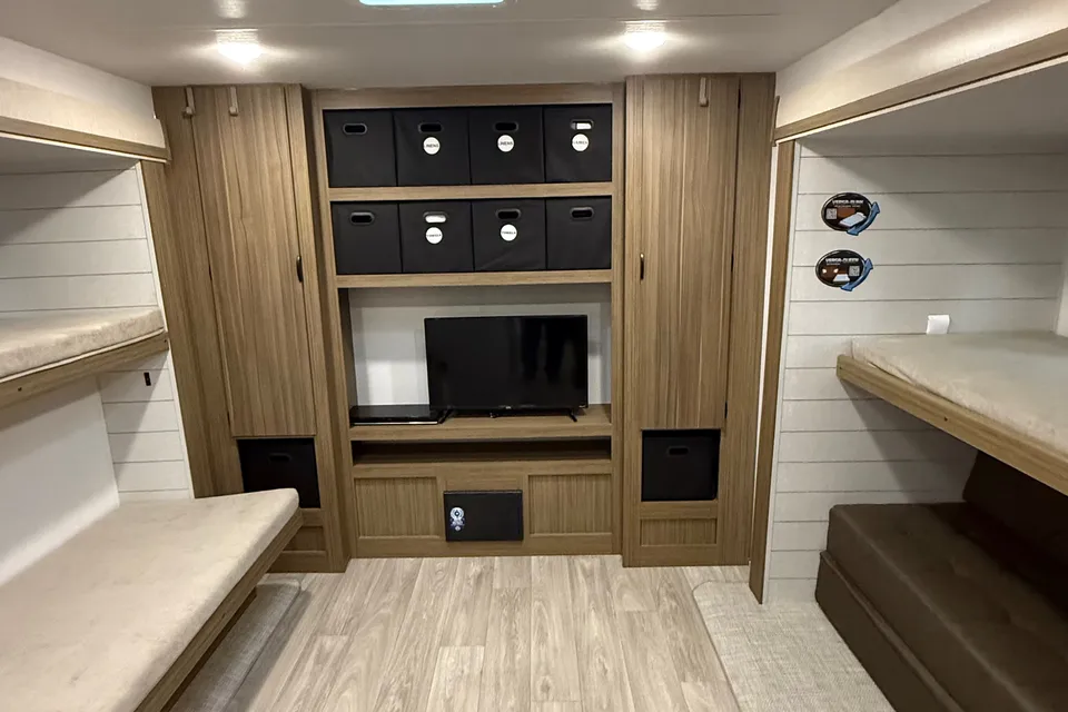Luxury Family Bunkhouse Travel Trailer Sleeps 10