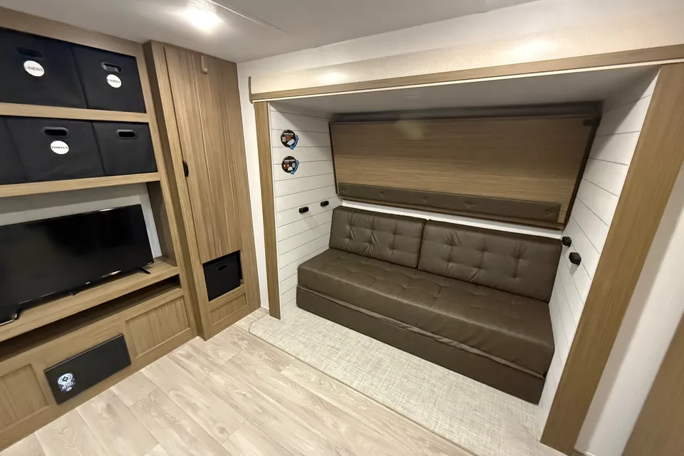 Luxury Family Bunkhouse Travel Trailer Sleeps 10