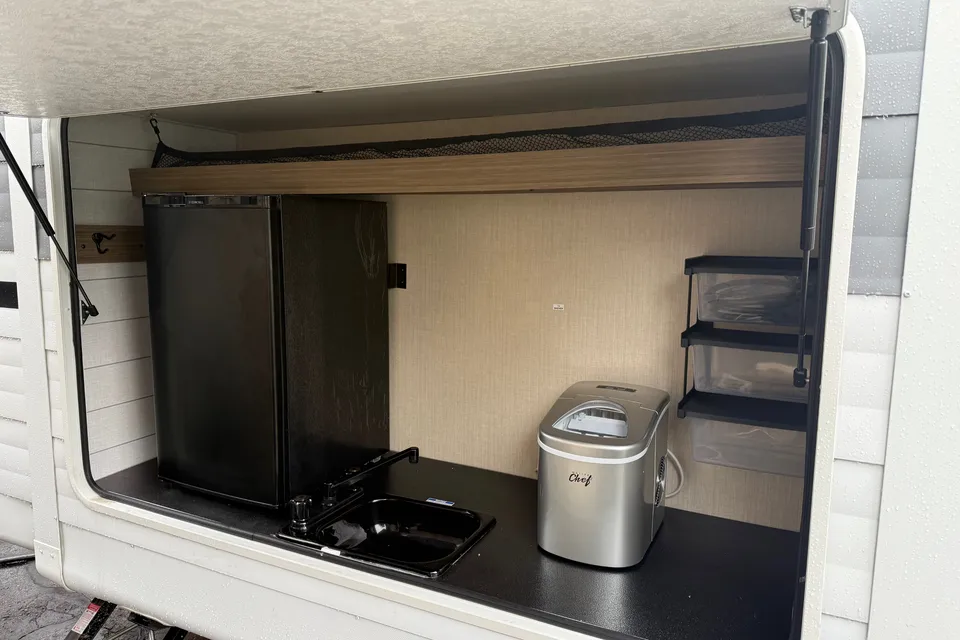 Luxury Family Bunkhouse Travel Trailer Sleeps 10