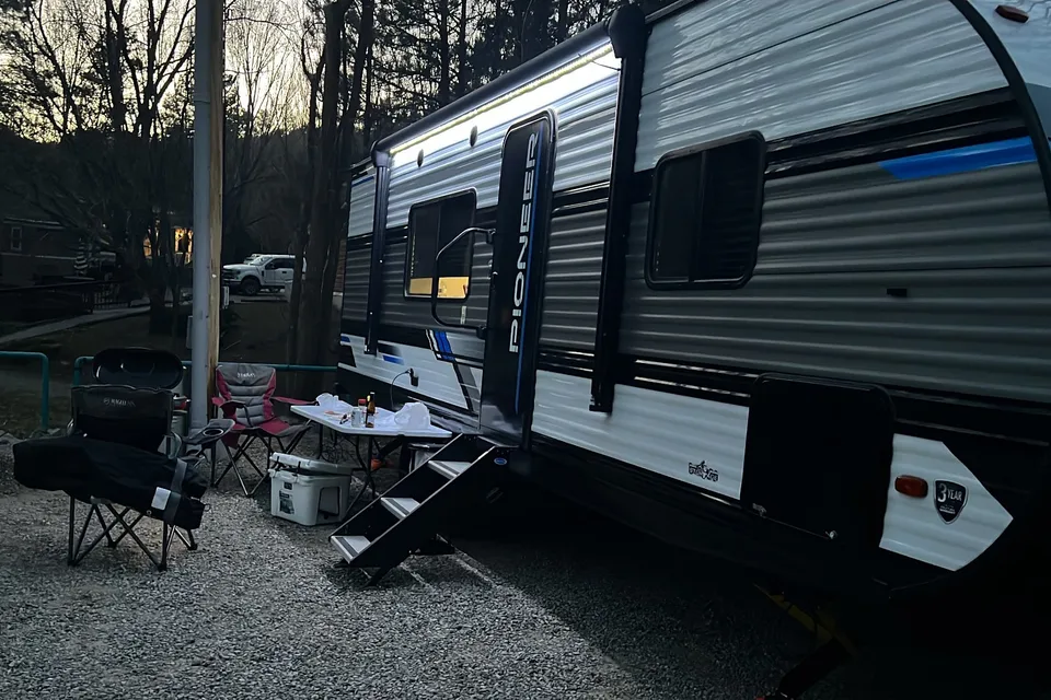 Adrian's Heartland Pioneer BH250 Travel Trailer