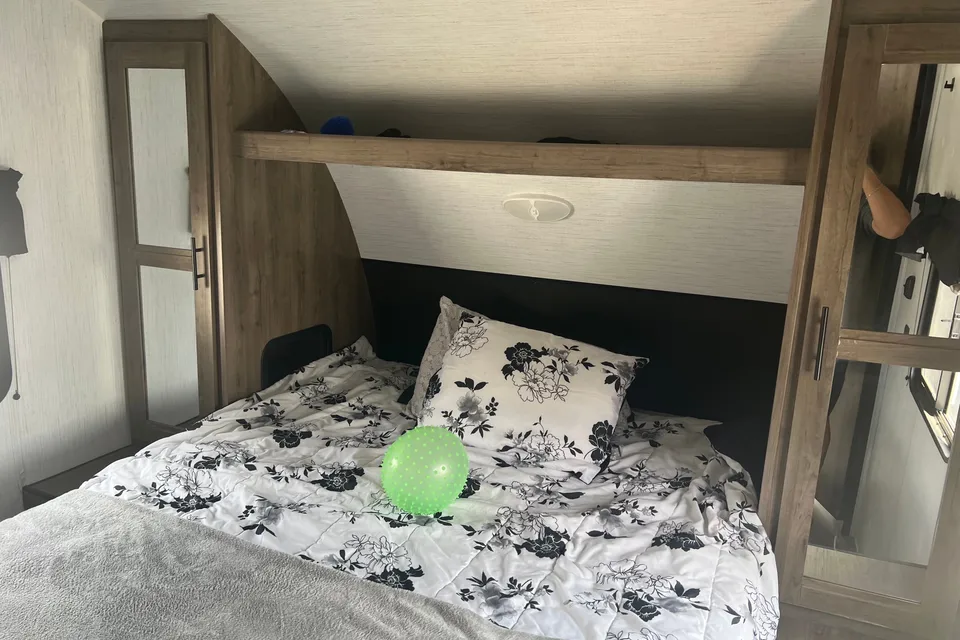 Adrian's Heartland Pioneer BH250 Travel Trailer