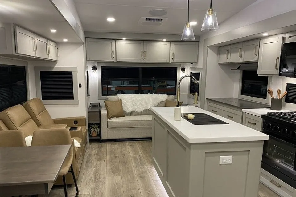 Brinkley Z 3610 2024 - Selette de luxe 8 places (Fifth-Wheel)