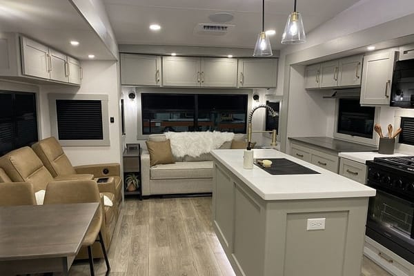 Brinkley Z 3610 2024 - Selette de luxe 8 places (Fifth-Wheel)