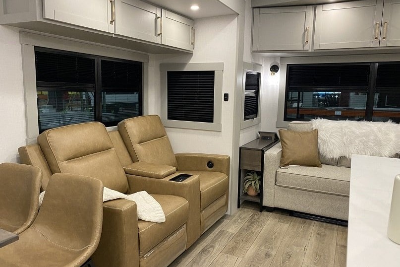 Brinkley Z 3610 2024 - Selette de luxe 8 places (Fifth-Wheel)