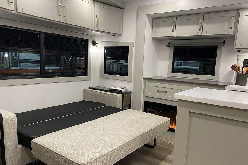 Brinkley Z 3610 2024 - Selette de luxe 8 places (Fifth-Wheel)