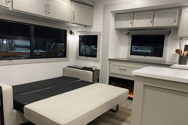 Brinkley Z 3610 2024 - Selette de luxe 8 places (Fifth-Wheel)