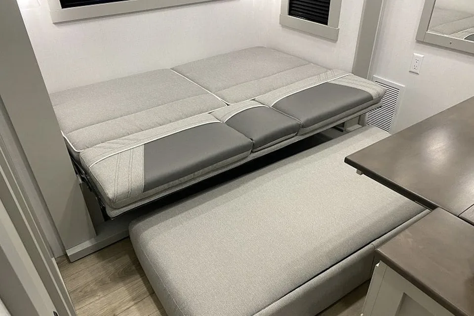 Brinkley Z 3610 2024 - Selette de luxe 8 places (Fifth-Wheel)
