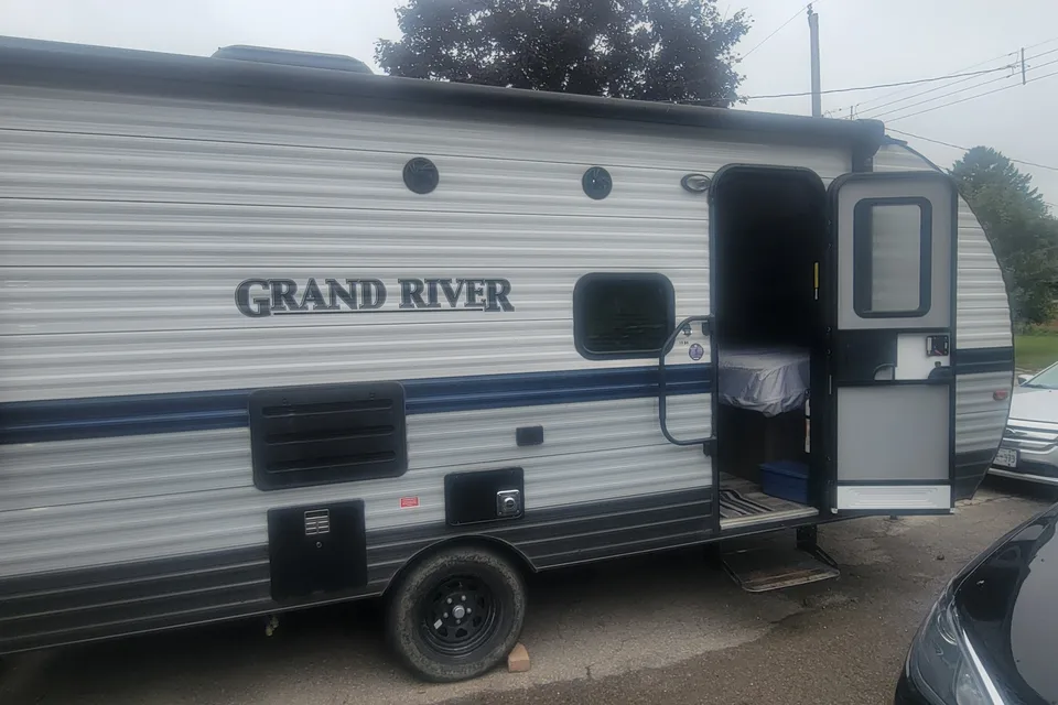 Jeffrey's Grand River 19BH Travel Trailer