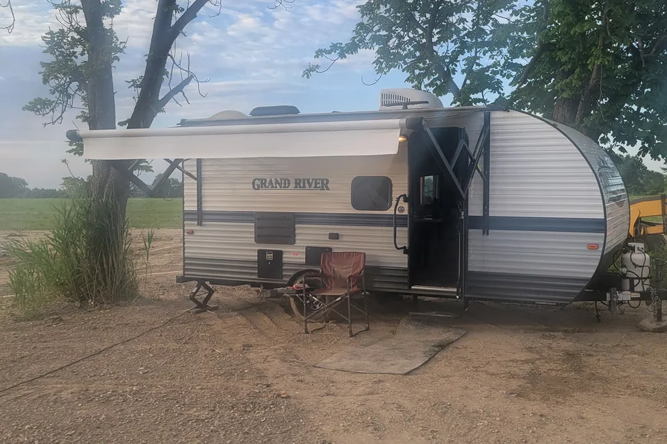 Jeffrey's Grand River 19BH Travel Trailer