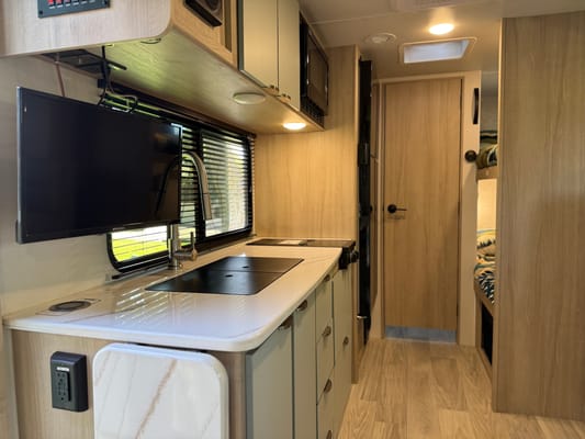 SonSet Rentals Winnebago Micro Minnie Travel Trailer