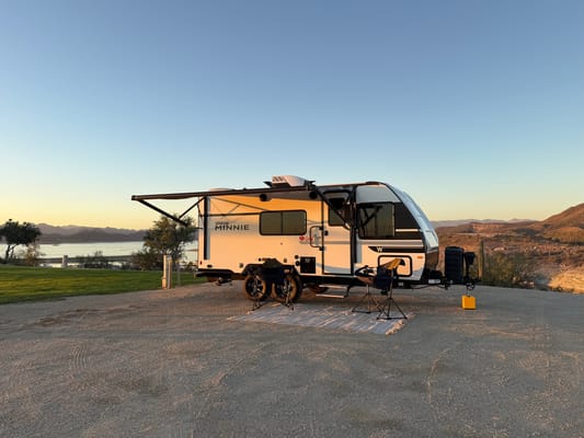 SonSet Rentals Winnebago Micro Minnie Travel Trailer