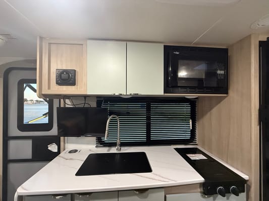 SonSet Rentals Winnebago Micro Minnie Travel Trailer