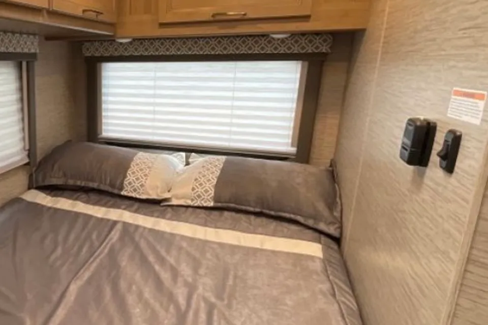 Megan's Thor Motor Coach Coleman Class C