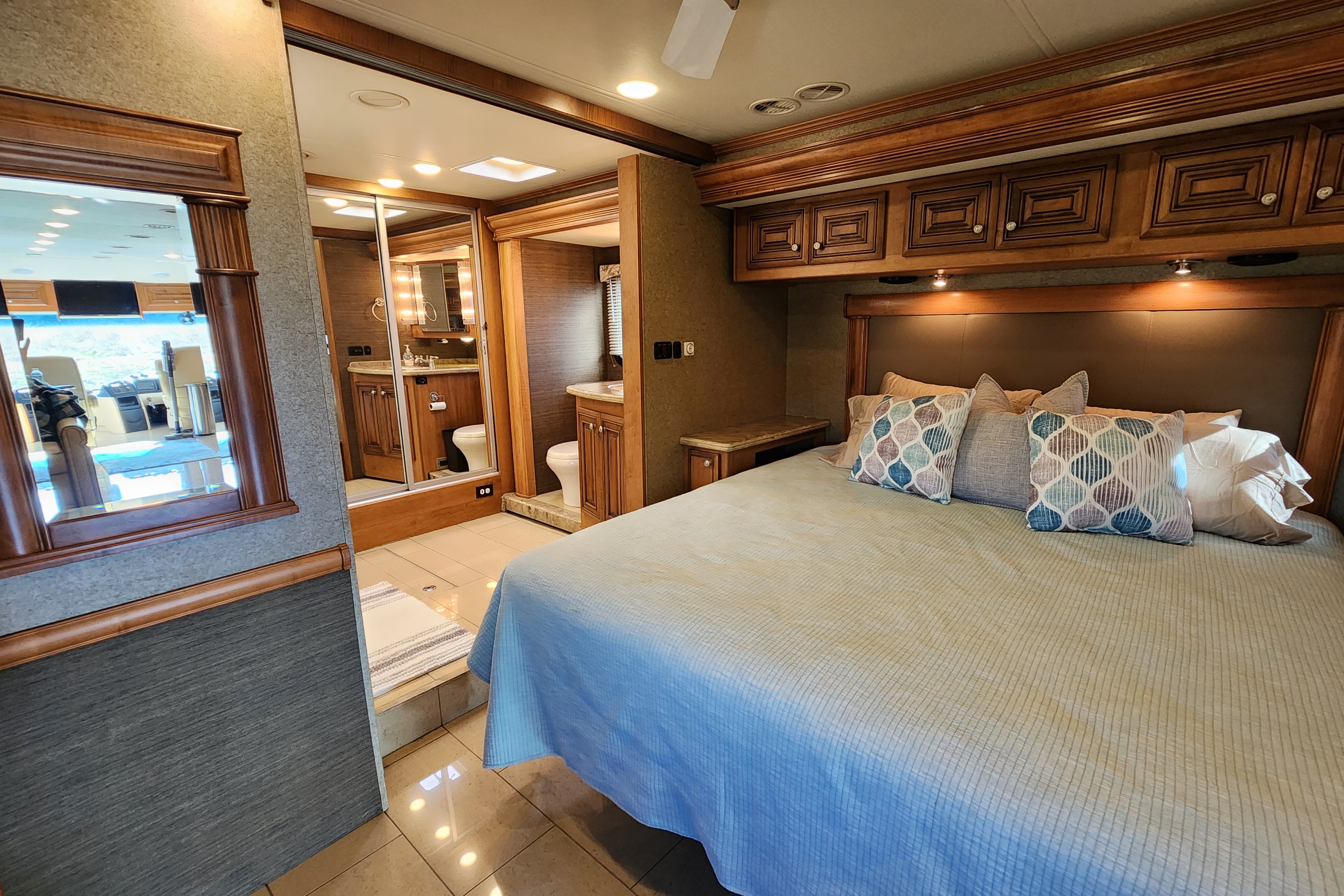 🏕️ Glampin’ in Style – Your Home on Wheels! | 2014 Thor Tuscany 40ft Diesel Class A