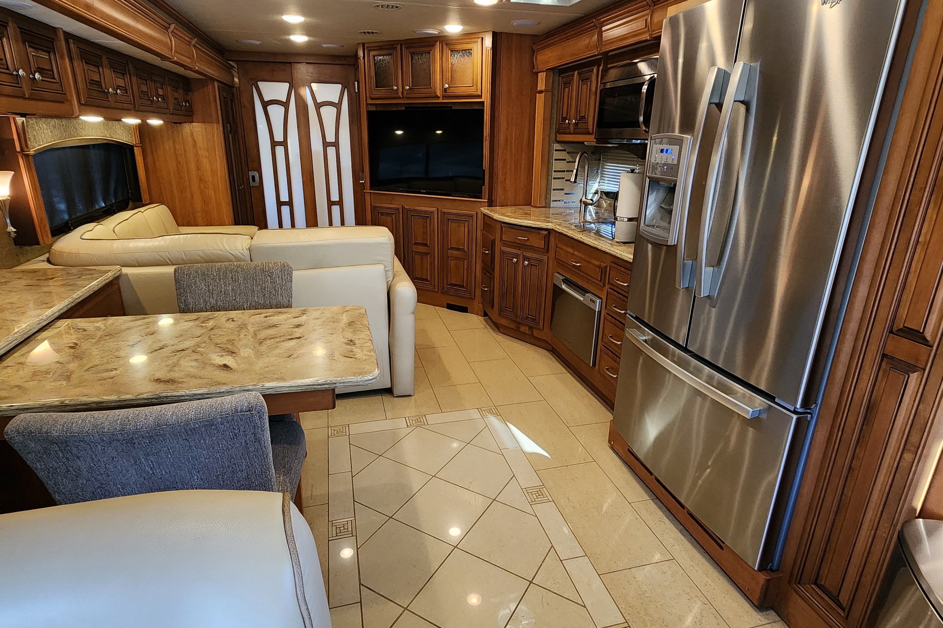 🏕️ Glampin’ in Style – Your Home on Wheels! | 2014 Thor Tuscany 40ft Diesel Class A