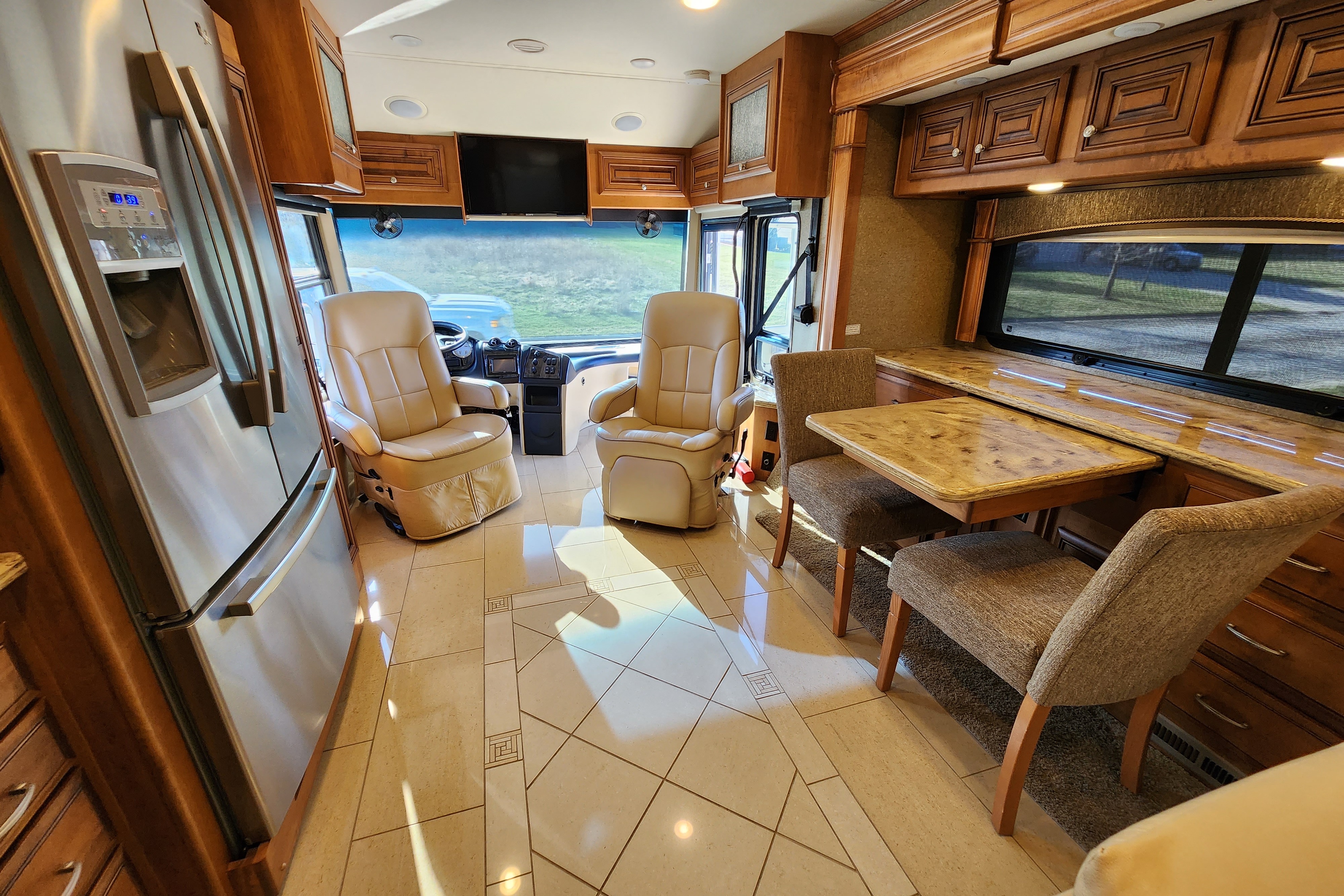 🏕️ Glampin’ in Style – Your Home on Wheels! | 2014 Thor Tuscany 40ft Diesel Class A