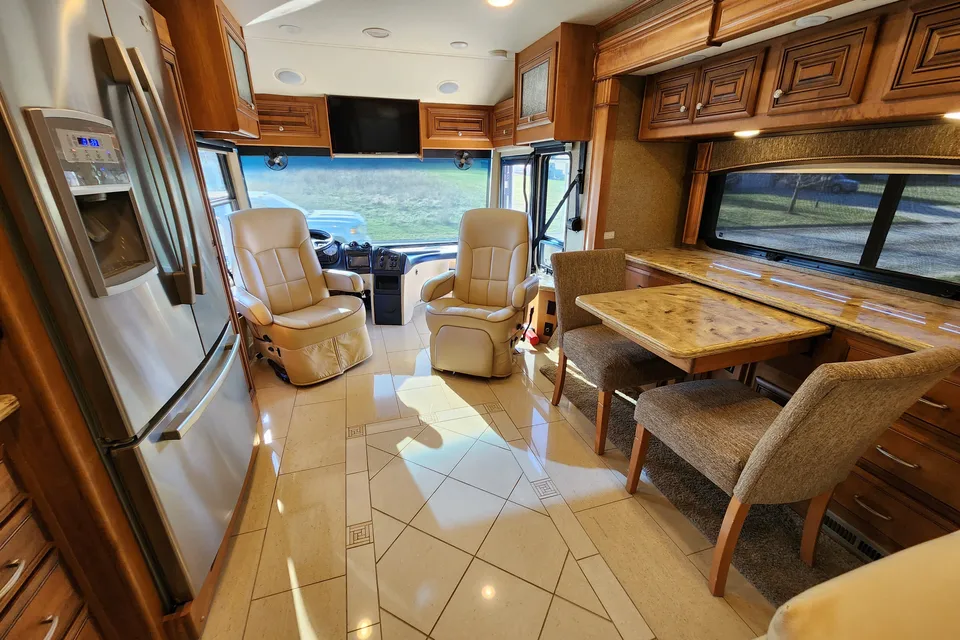 🏕️ Glampin’ in Style – Your Home on Wheels! | 2014 Thor Tuscany 40ft Diesel Class A