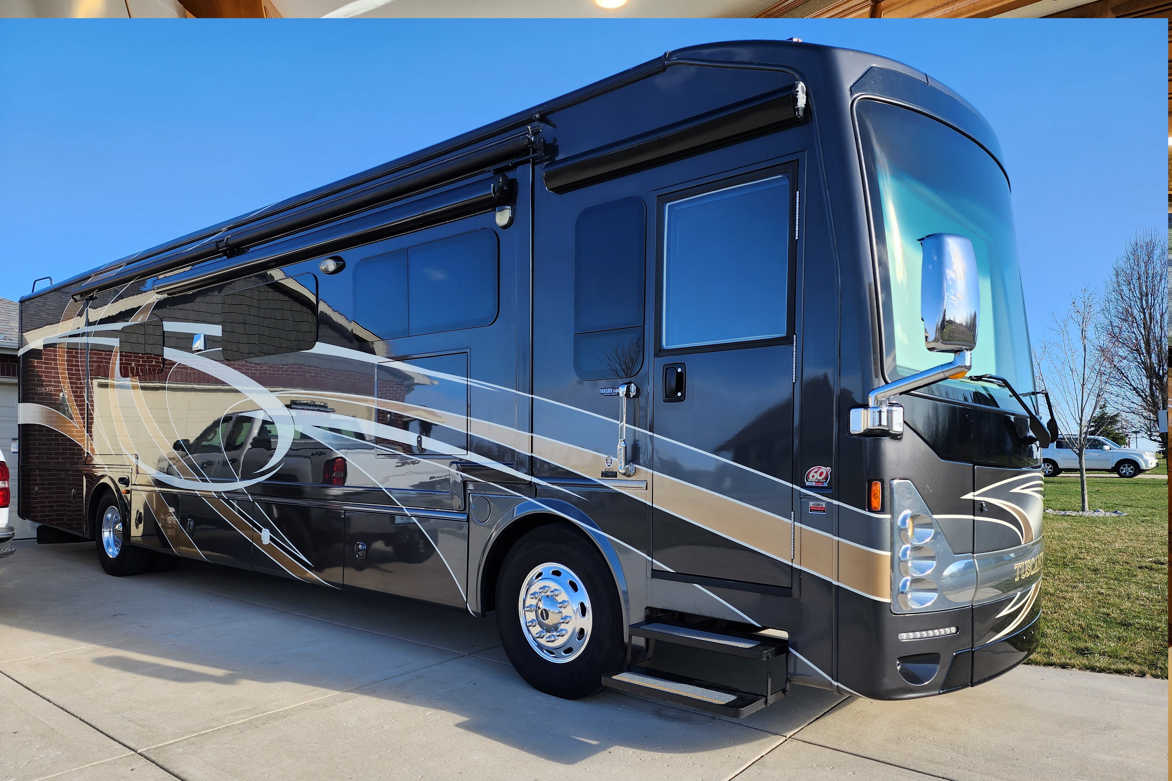 🏕️ Glampin’ in Style – Your Home on Wheels! | 2014 Thor Tuscany 40ft Diesel Class A