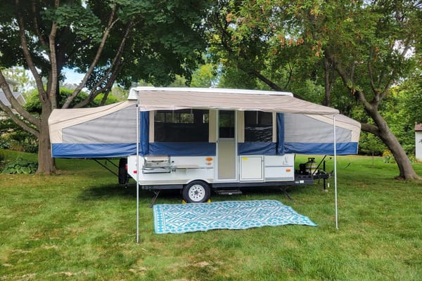 Comfy & Big lightweight Flagstaff Tent Trailer