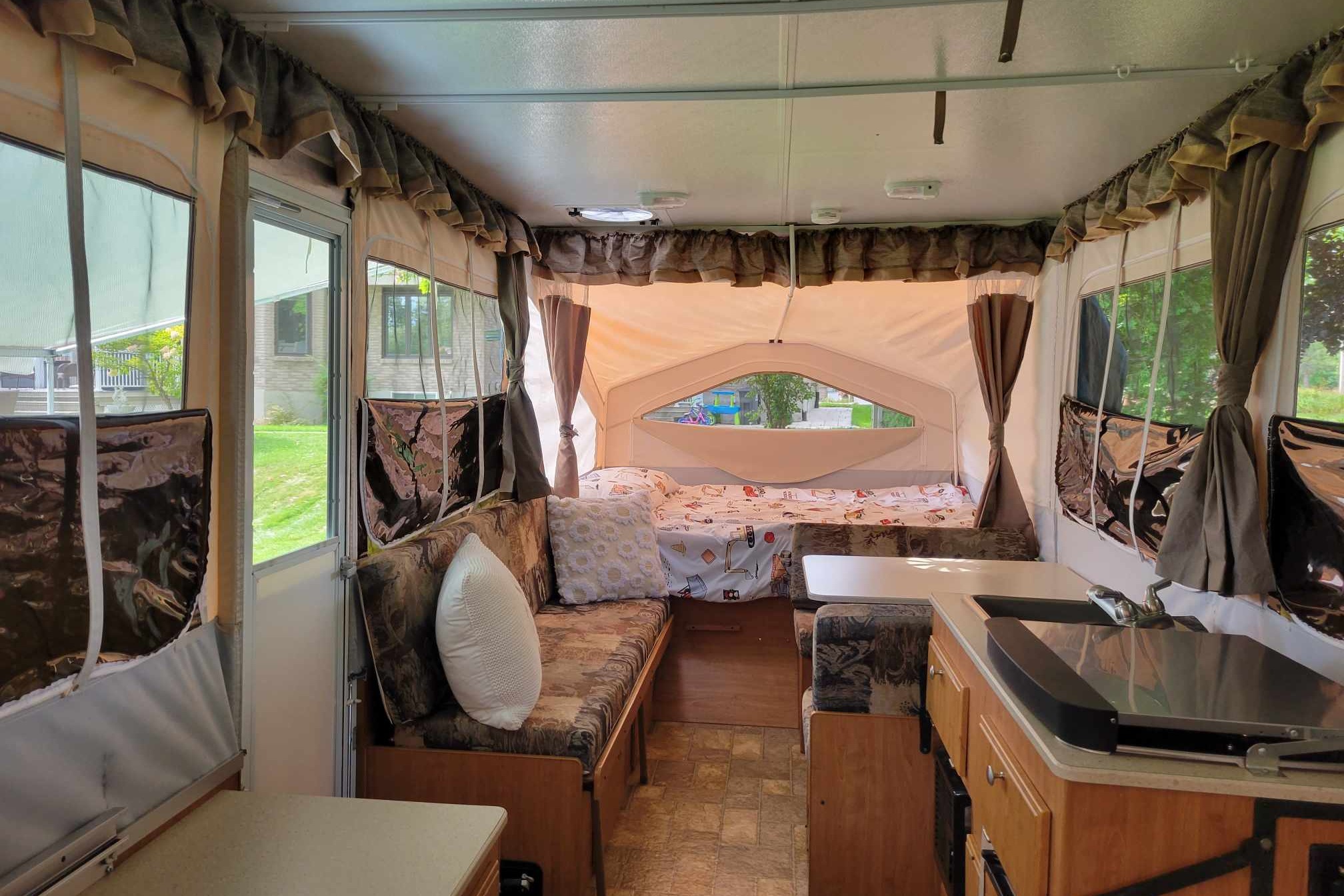 Comfy & Big lightweight Flagstaff Tent Trailer
