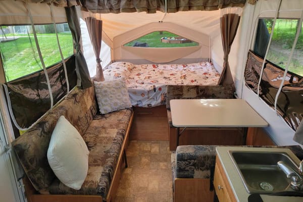 Comfy & Big lightweight Flagstaff Tent Trailer
