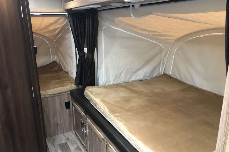 Jayco 20' Hybrid
