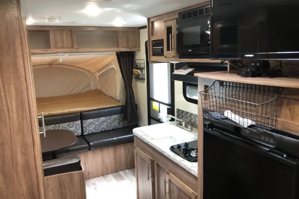 Jayco 20' Hybrid