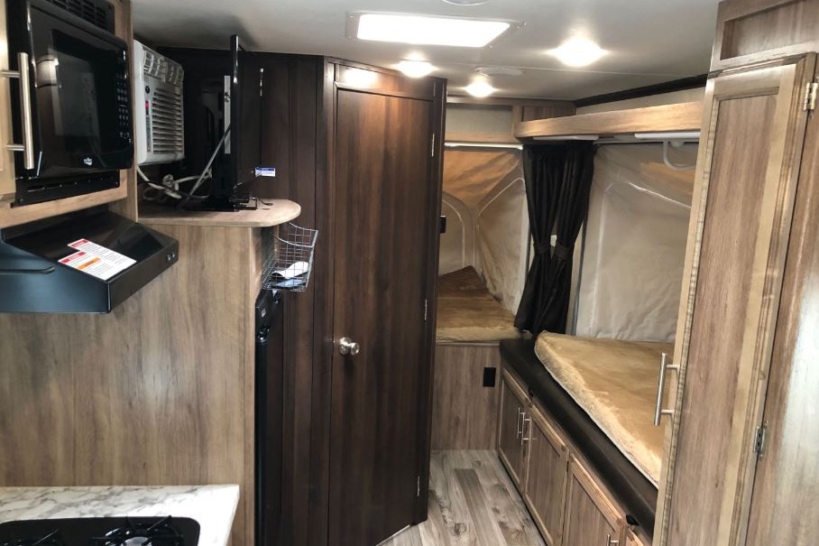 Jayco 20' Hybrid