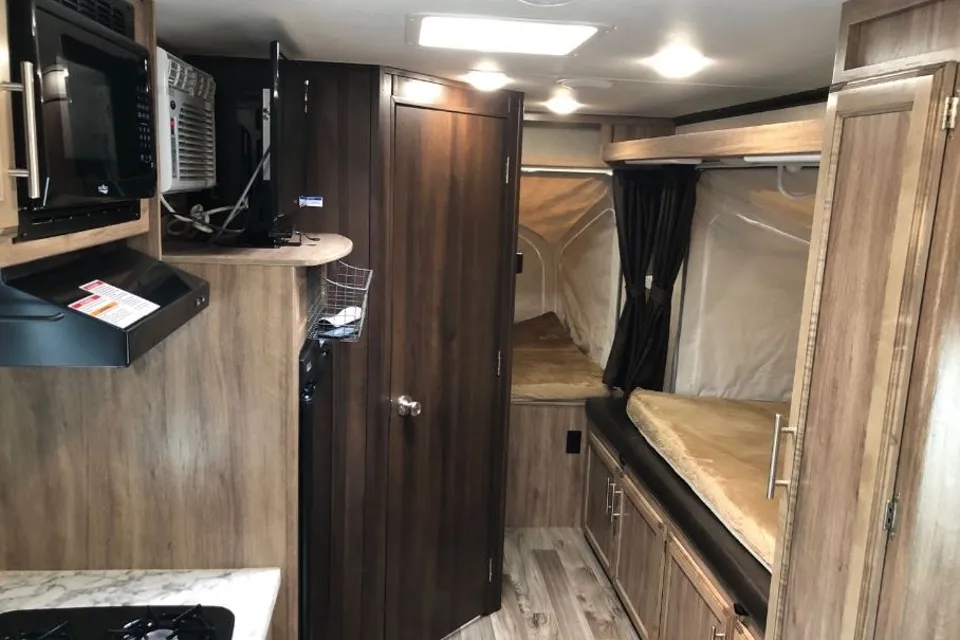 Jayco 20' Hybrid