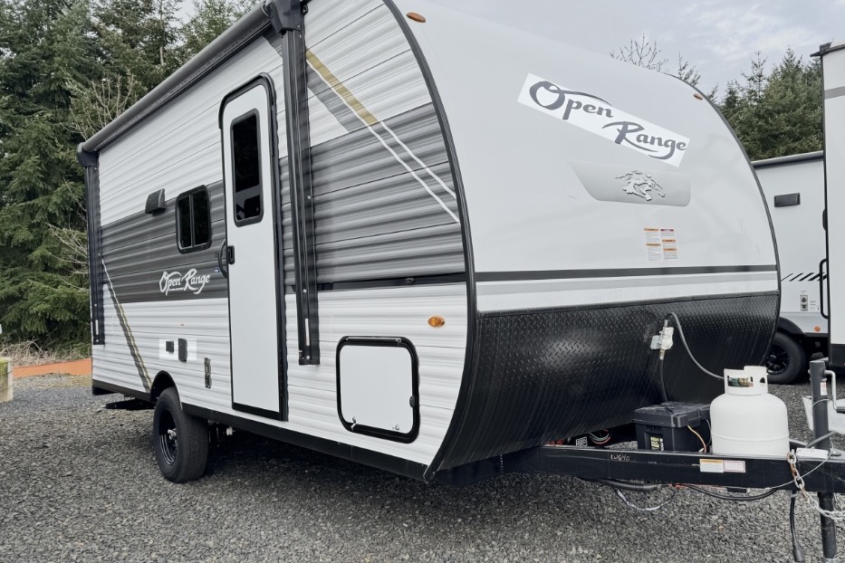 Scalla’s 19BH Open range Travel Trailer