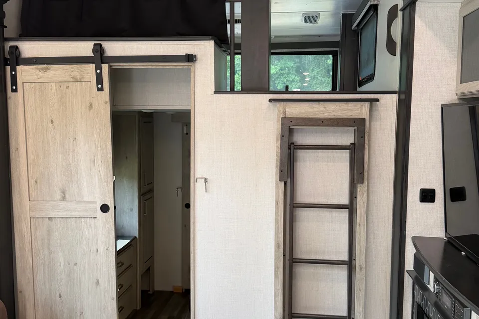 Luxury Fifth Wheel | Concierge Setup Included| 2 Full Baths + Loft | Veteran Owned