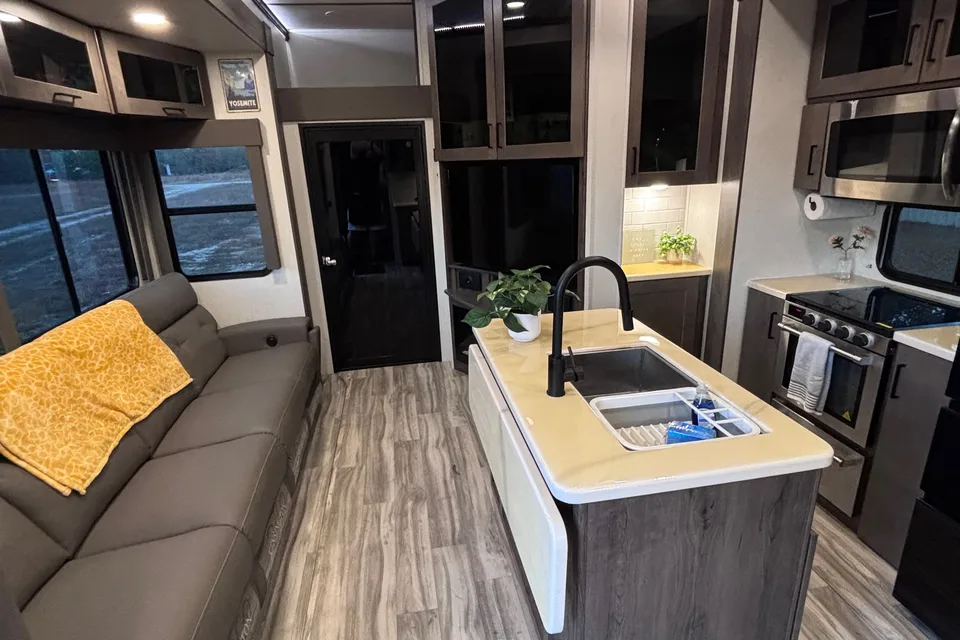 Alliance RV Valor 36v11 Fifth Wheel