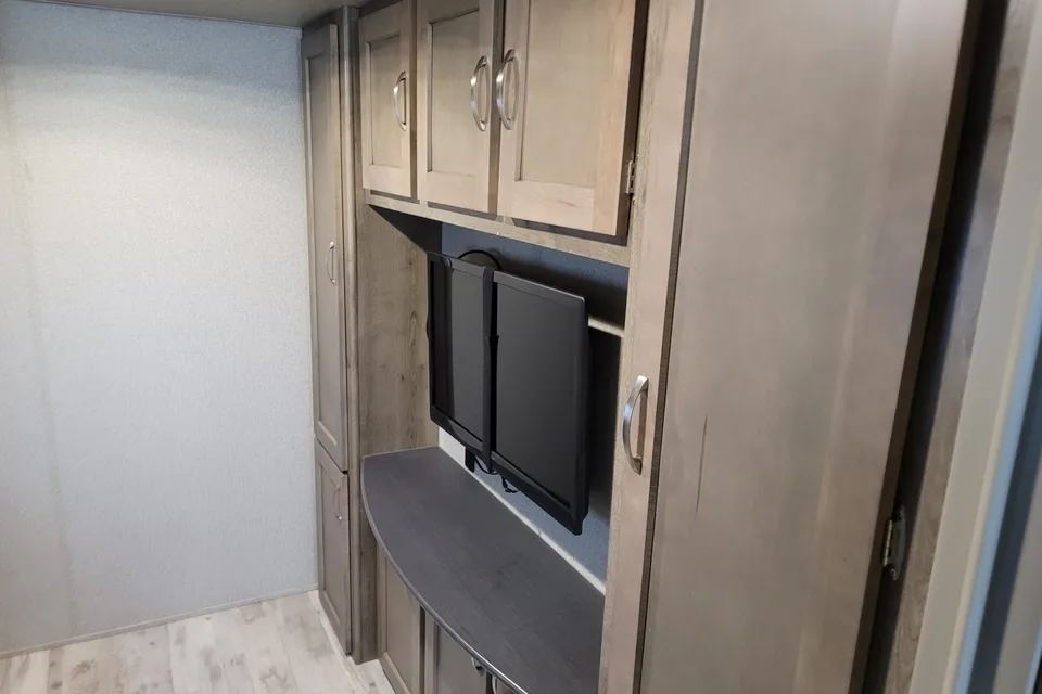 Tara Keystone  Sprinter limited  Fifth Wheel