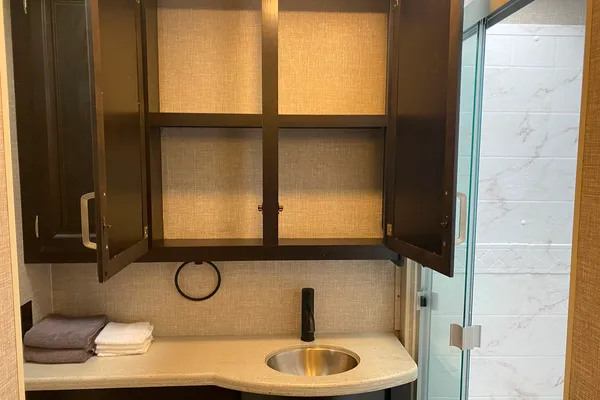 Adventure awaits you in this beautiful Jayco RV
