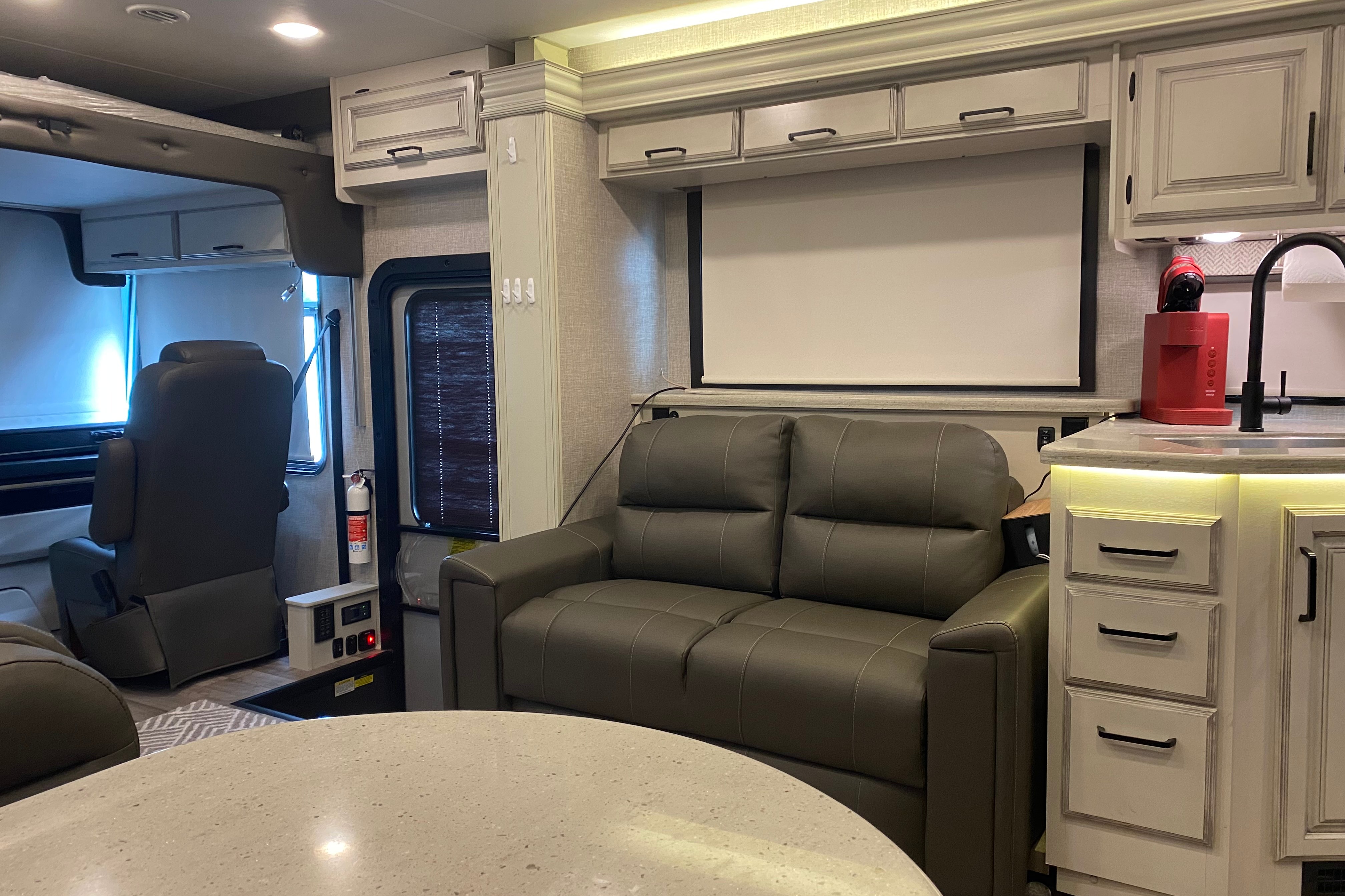 Adventure awaits you in this beautiful Jayco RV