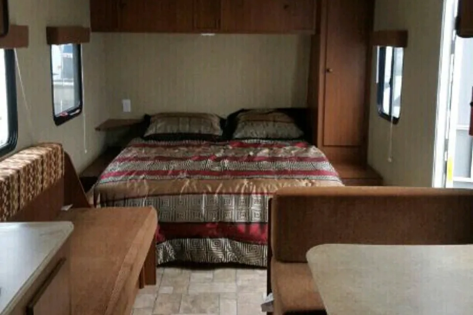 KZ Inc - Sportsmen - 4500 lbs - Sleeps 6