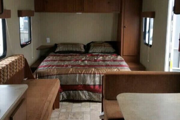 KZ Inc - Sportsmen - 4500 lbs - Sleeps 6