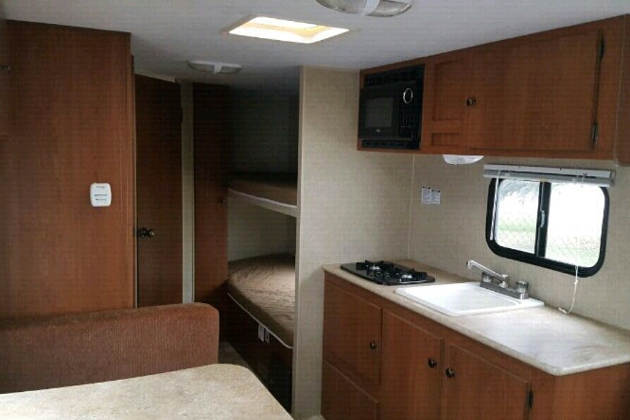KZ Inc - Sportsmen - 4500 lbs - Sleeps 6