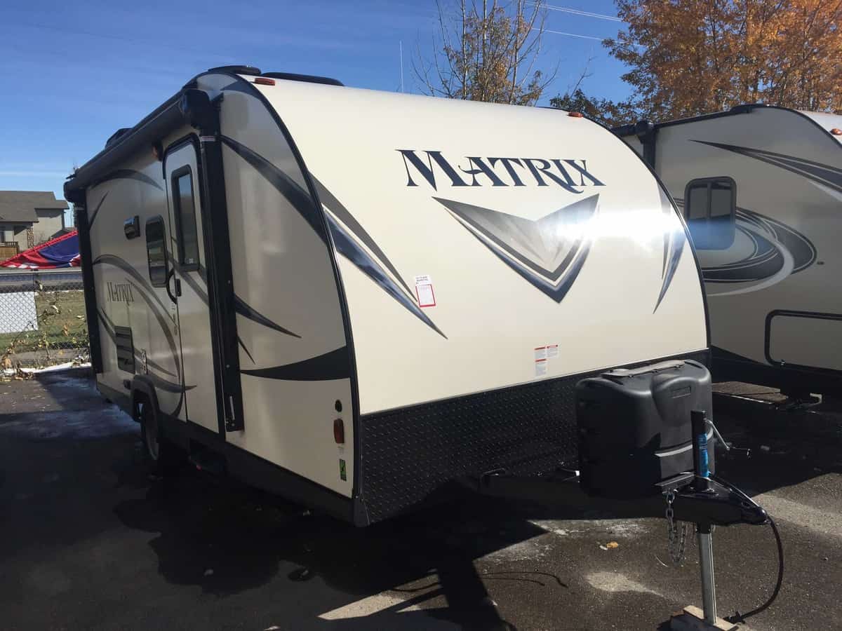 LITTE MISS RIGGY LIGHT 3288 lbs dry Family Trailer with Twin Bunks! 