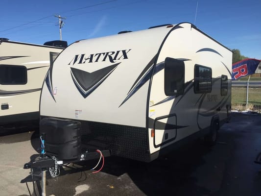 LITTE MISS RIGGY LIGHT 3288 lbs dry Family Trailer with Twin Bunks!